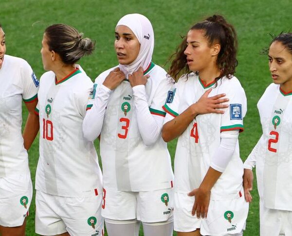 Première victoire dans une coupe du monde féminine pour le Maroc, Nouhaila Benzina entre dans l'histoire.