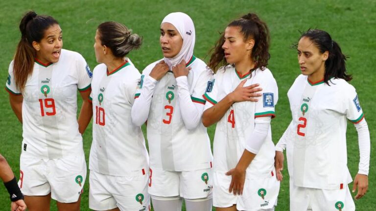 Première victoire dans une coupe du monde féminine pour le Maroc, Nouhaila Benzina entre dans l'histoire.