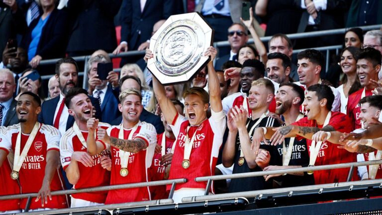 Arsenal remporte le premier titre de la saison en angleterre