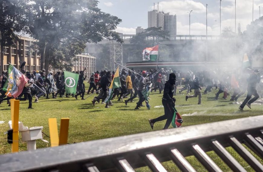 Arrivée des troupes kényanes et chaos à Nairobi