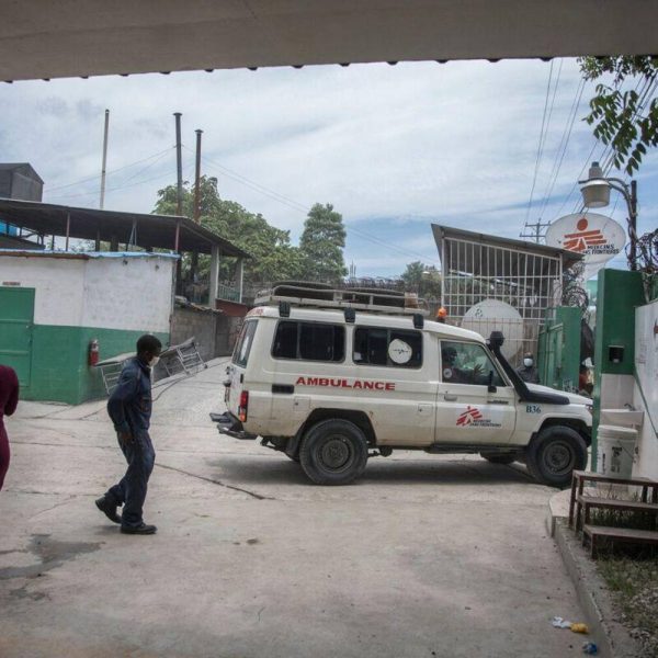 Violence contre une ambulance de MSF : l’organisation humanitaire réagit