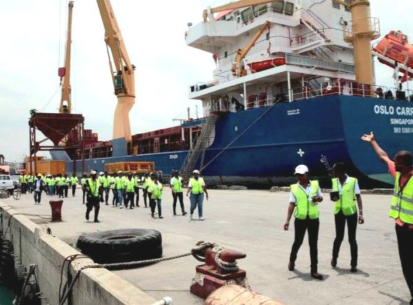 Douane haïtienne : Des dizaines de milliards de gourdes collectés, mais où va l’argent ?