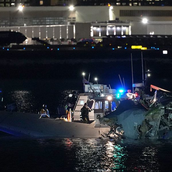 États-Unis : Collision fatale entre un hélicoptère militaire et un avion de ligne