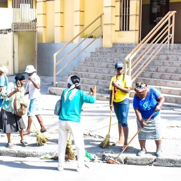 Jour jeudi : Un rituel de nettoyage à Pétion-Ville