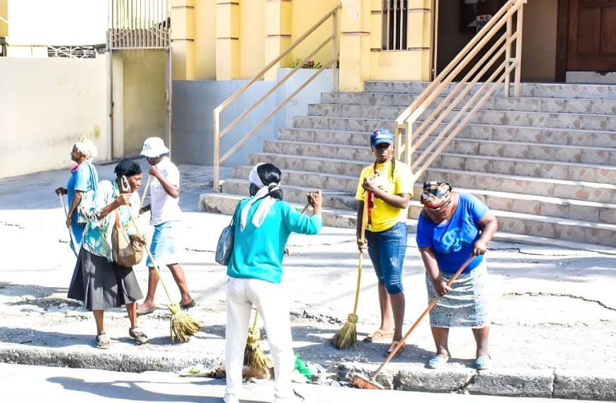 Jour jeudi : Un rituel de nettoyage à Pétion-Ville