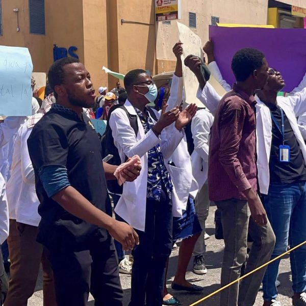 Étudiant blessé lors d’une manifestation pour la réouverture de l’Hôpital général, la PNH ouvre une enquête